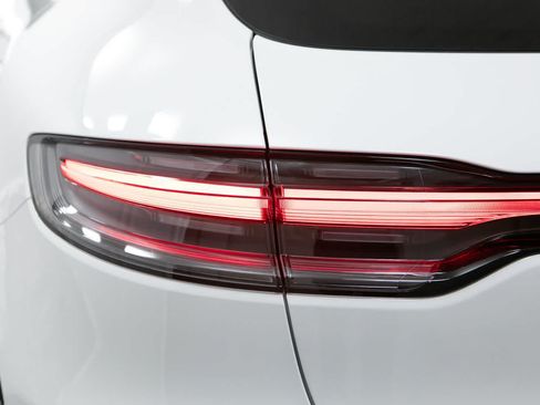 New 2026 Porsche Macan AWD/4WD image 18