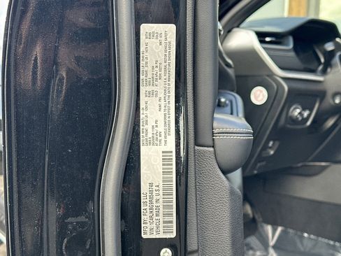 Used 2024 Jeep Grand Cherokee L Limited w/ Luxury Tech Group II image 30