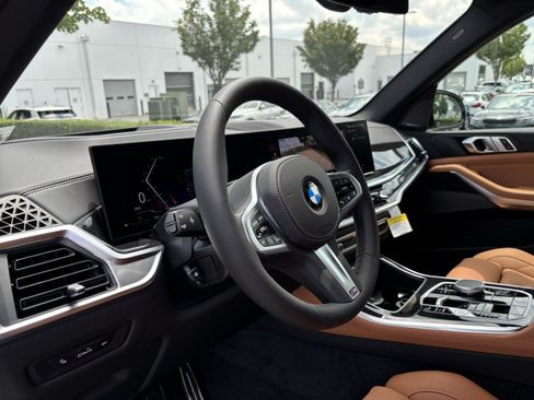 New 2026 BMW X5 xDrive40i w/ M Sport Package AWD/4WD image 17