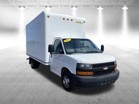 Used 2018 Chevrolet Express 3500 Extended RWD image 2