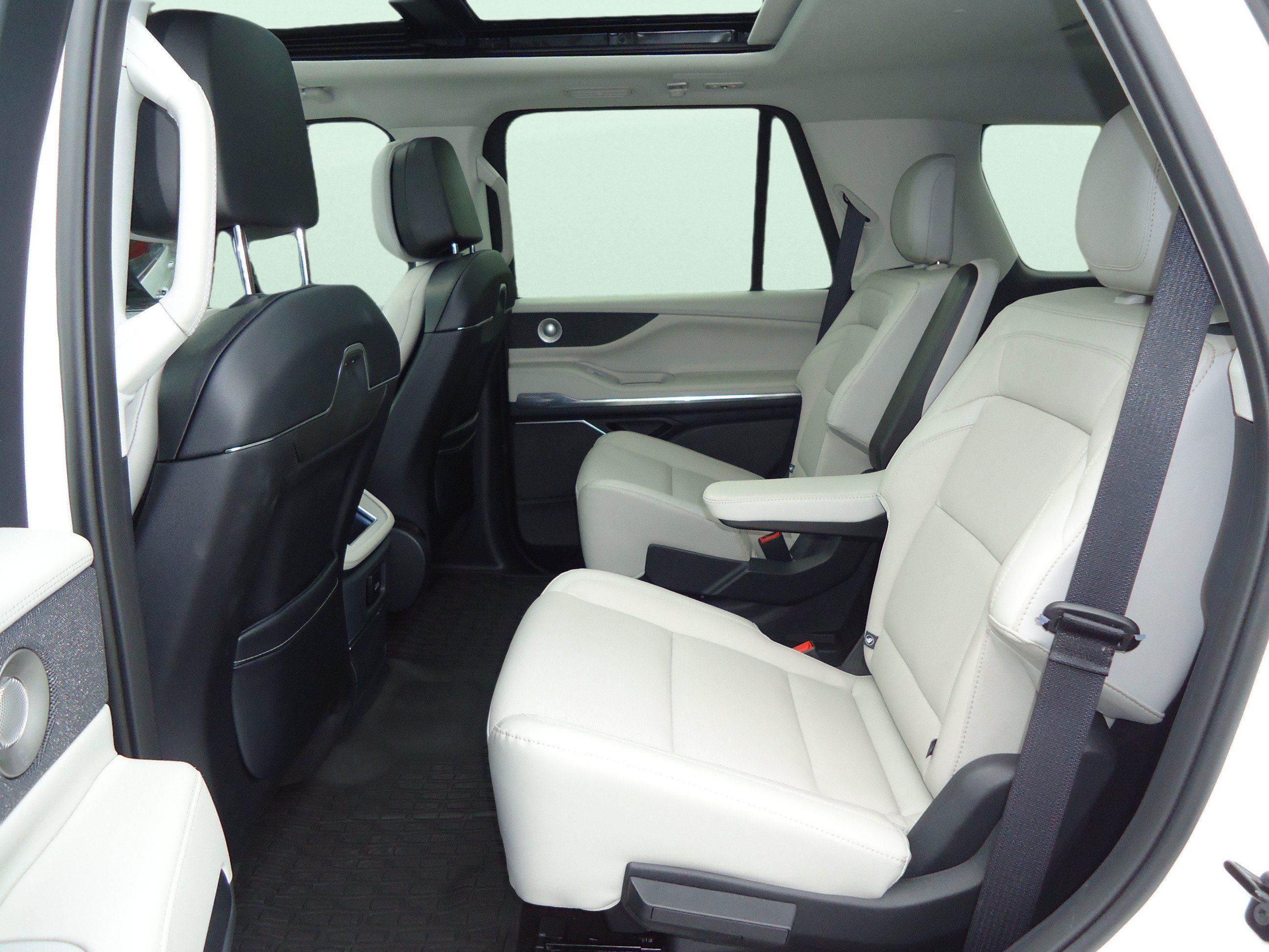 Used 2026 Lincoln Navigator Reserve AWD/4WD image 34