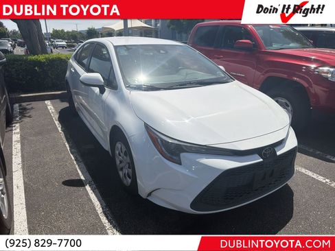 Used 2022 Toyota Corolla LE FWD image 1
