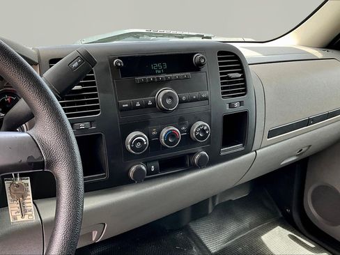 Used 2013 Chevrolet Silverado 2500 W/T AWD/4WD image 8
