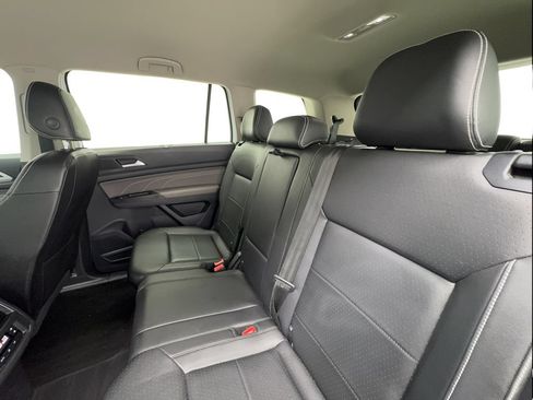 Used 2021 Volkswagen Atlas SE w/ Towing Package FWD image 23
