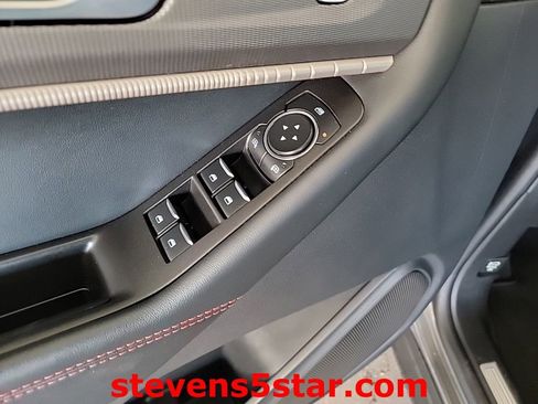 Used 2025 Ford Explorer ST-Line w/ ST-Line Street Pack AWD/4WD image 11