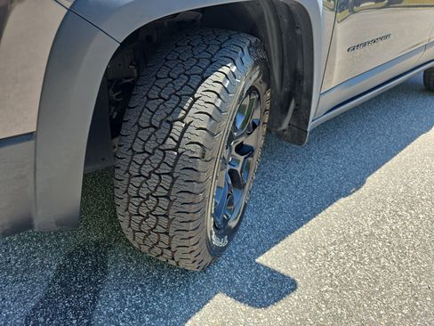 Used 2019 Jeep Cherokee Trailhawk w/ Comfort/Convenience Group image 35