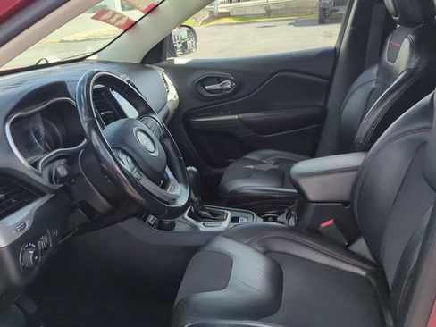 Used 2017 Jeep Cherokee Trailhawk AWD/4WD image 11