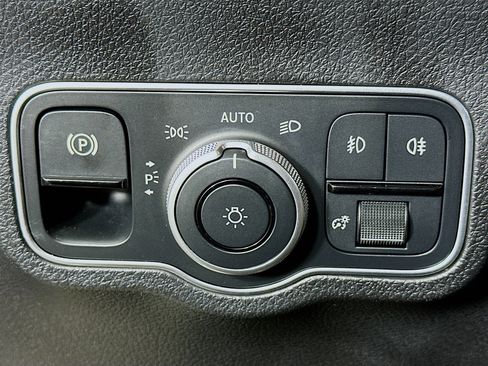 Used 2024 Mercedes-Benz GLB 250 image 17