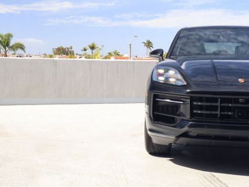 New 2026 Porsche Cayenne E-Hybrid AWD/4WD image 12