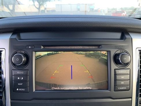 Used 2019 Nissan Titan SV w/ SV Convenience Package image 24