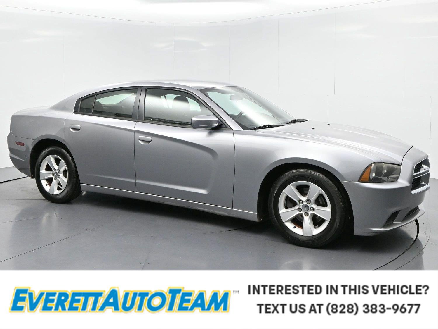 Used 2013 Dodge Charger SE RWD image 1
