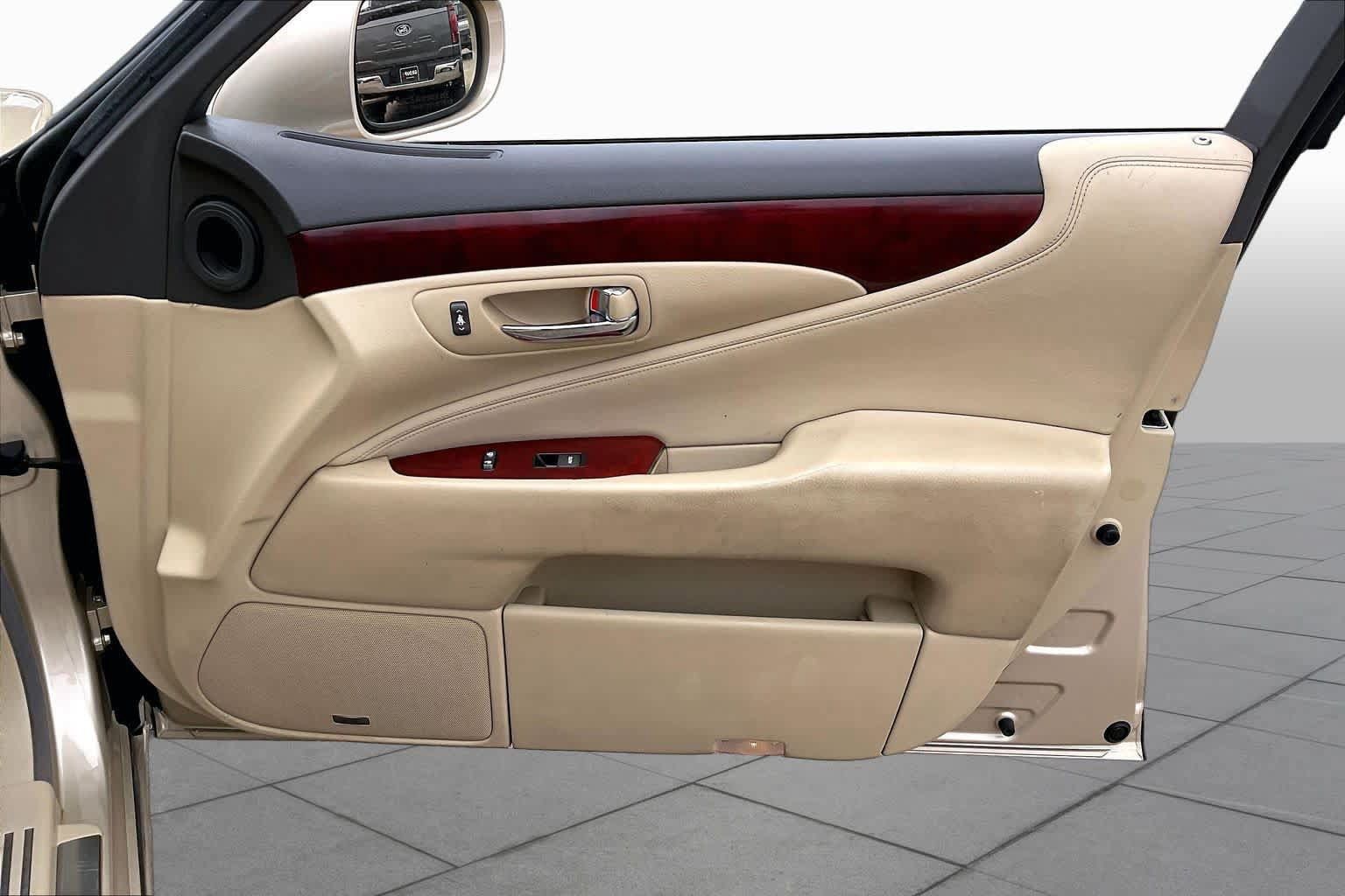 Used 2007 Lexus LS 460 RWD image 22