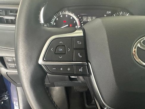 Used 2020 Toyota Highlander XLE FWD image 20