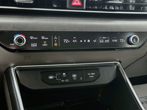 Used 2025 Kia Carnival EX FWD image 16