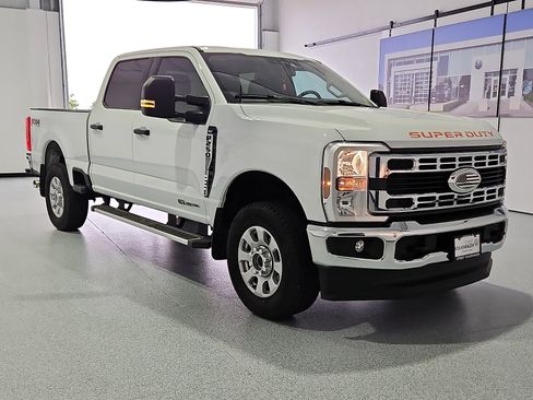 Used 2024 Ford F250 XLT w/ FX4 Off-Road Package AWD/4WD image 4