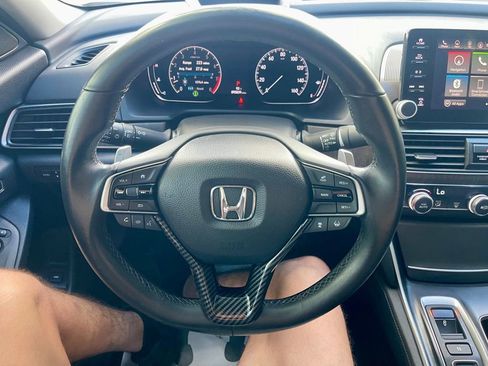 Used 2018 Honda Accord Touring image 12
