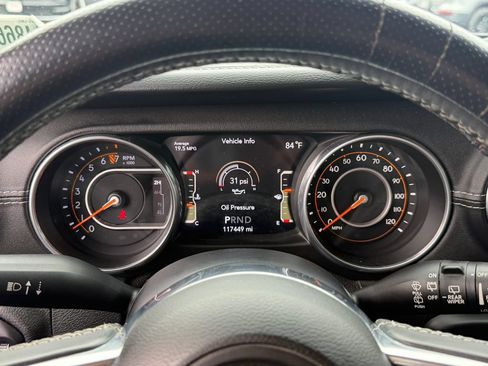 Used 2018 Jeep Wrangler Unlimited Sahara w/ Dual Top Group AWD/4WD image 29
