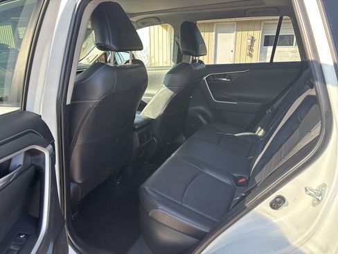 Used 2019 Toyota RAV4 Limited AWD/4WD image 18