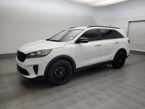 Used 2019 Kia Sorento S FWD image 2