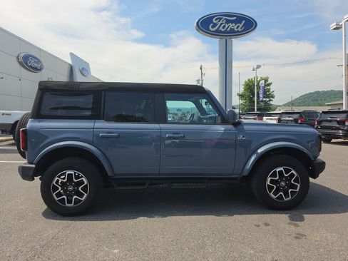 Used 2023 Ford Bronco Outer Banks AWD/4WD image 2