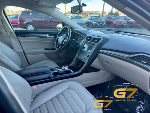 Used 2017 Ford Fusion SE w/ Fusion SE Technology Package FWD image 22