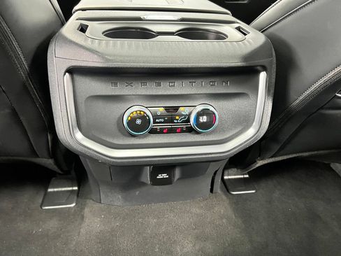 Used 2025 Ford Expedition Platinum w/ Driver's Package AWD/4WD image 24