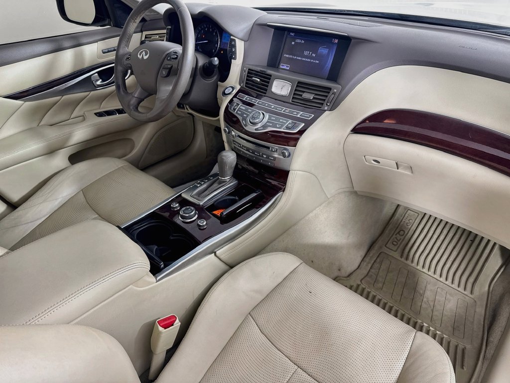 Used 2015 INFINITI Q70 3.7 w/ Technology Package RWD image 37