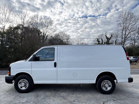 Used 2016 Chevrolet Express 2500 image 4