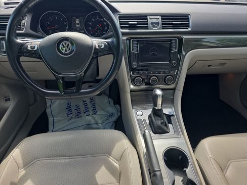 Used 2017 Volkswagen Passat 1.8T SE FWD image 19