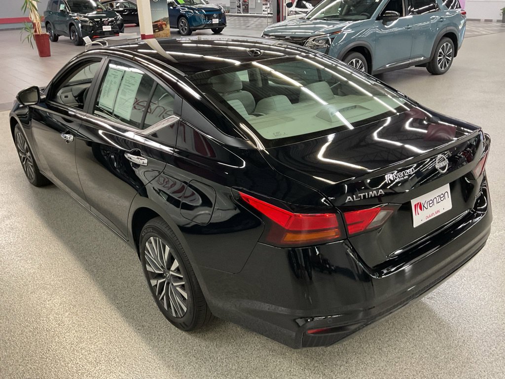 Used 2024 Nissan Altima 2.5 SV AWD/4WD image 7