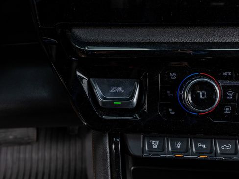 Used 2025 GMC Sierra 2500 AT4 w/ AT4 Premium Plus Package image 23