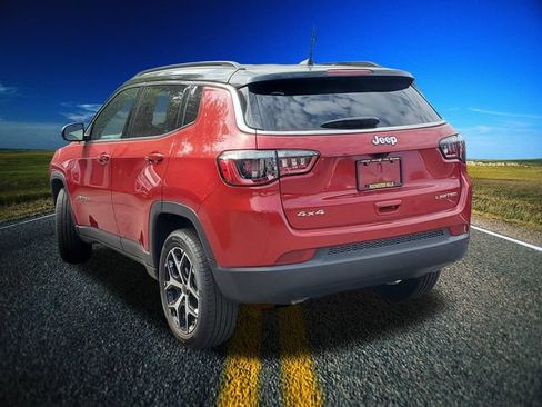 Used 2025 Jeep Compass Limited AWD/4WD image 2
