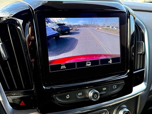 Used 2023 Chevrolet Traverse LT image 18