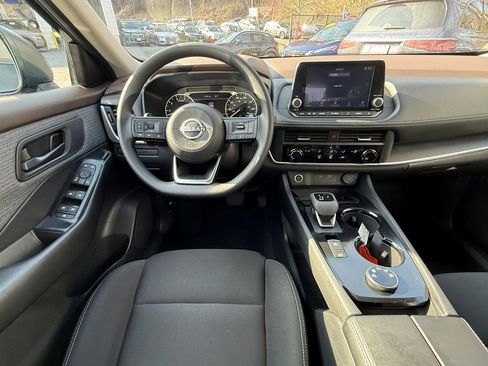 Used 2023 Nissan Rogue S image 12