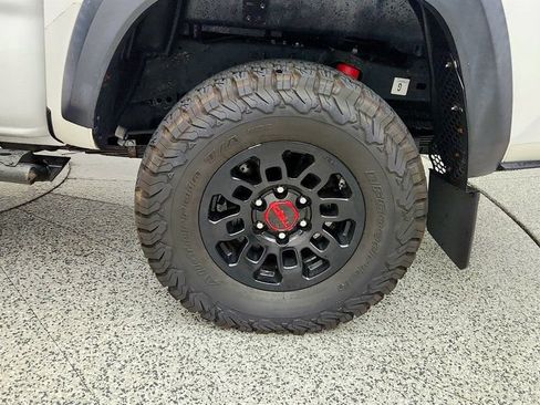 Used 2018 Toyota Tacoma TRD Pro AWD/4WD image 9