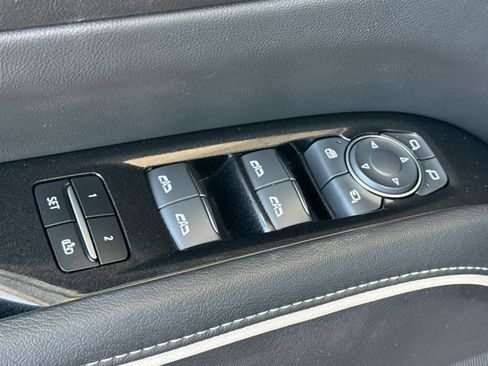 Used 2021 Cadillac Escalade ESV Sport AWD/4WD image 17