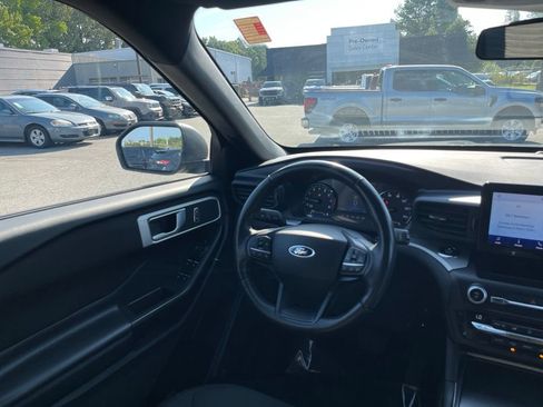 Used 2020 Ford Explorer XLT w/ Comfort Package AWD/4WD image 9
