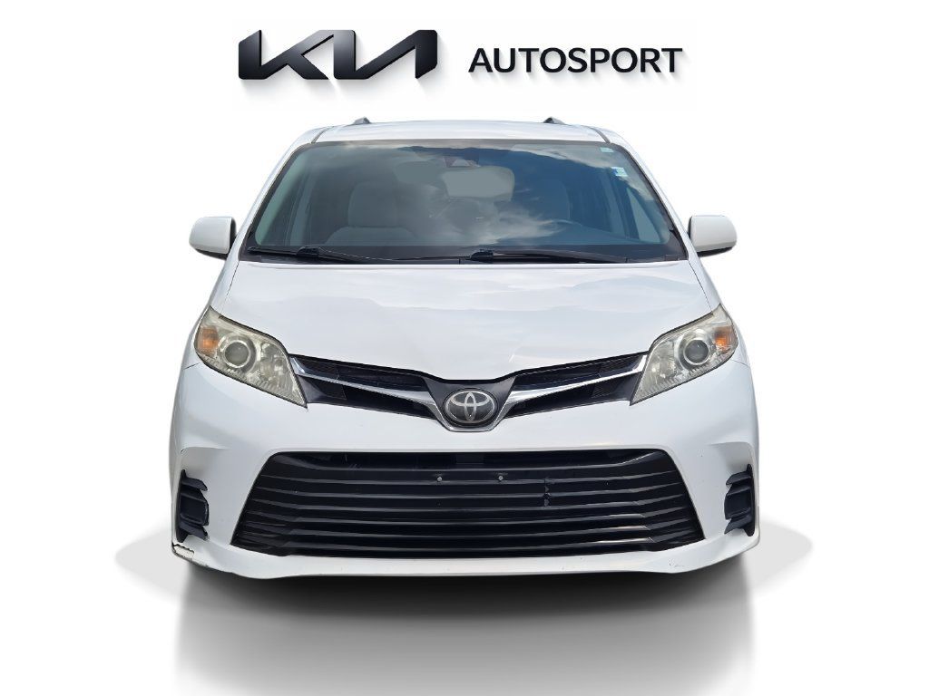 Used 2018 Toyota Sienna LE FWD image 2