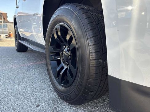 Used 2015 Chevrolet Tahoe LT RWD image 9