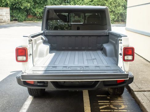Used 2025 Jeep Gladiator Sport AWD/4WD image 19