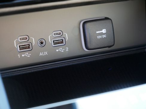 Used 2025 Jeep Grand Cherokee Limited w/ Luxury Tech Group II image 32