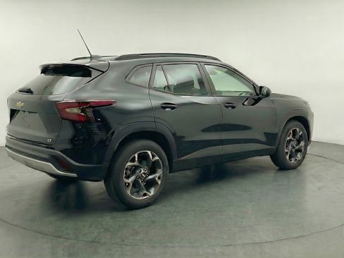 Used 2025 Chevrolet Trax LT image 9