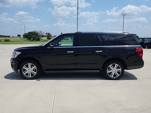 Used 2024 Ford Expedition Max Limited AWD/4WD image 2