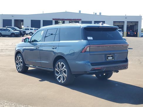 New 2027 Lincoln Navigator Reserve AWD/4WD image 3
