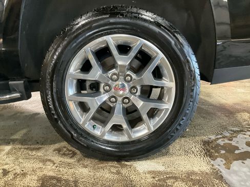 Used 2018 GMC Yukon SLT image 16