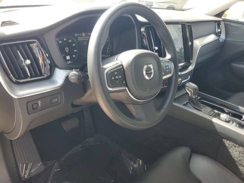 Used 2019 Volvo XC60 T5 Momentum w/ Protection Package FWD image 18