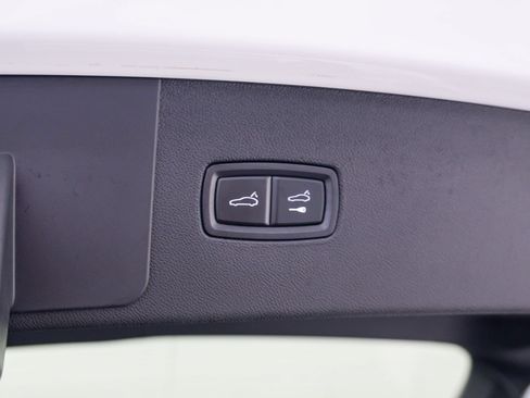 Used 2023 Porsche Cayenne AWD/4WD image 34