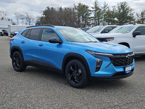 New 2026 Chevrolet Trax LT w/ Sunroof Package FWD image 2