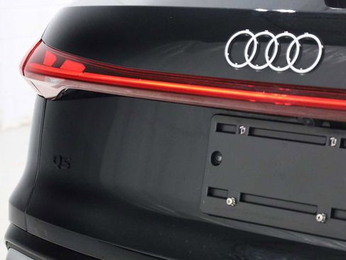 Certified 2025 Audi Q5 Prestige image 8