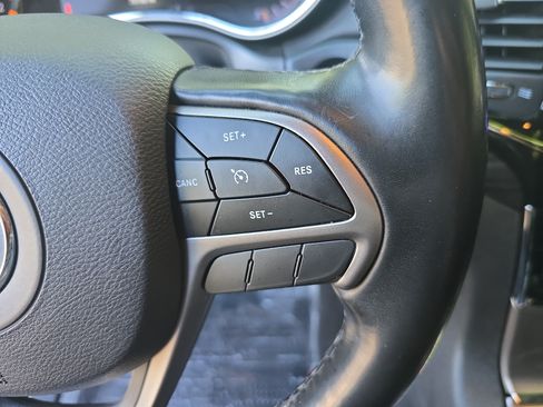 Used 2020 Jeep Grand Cherokee Altitude RWD image 19